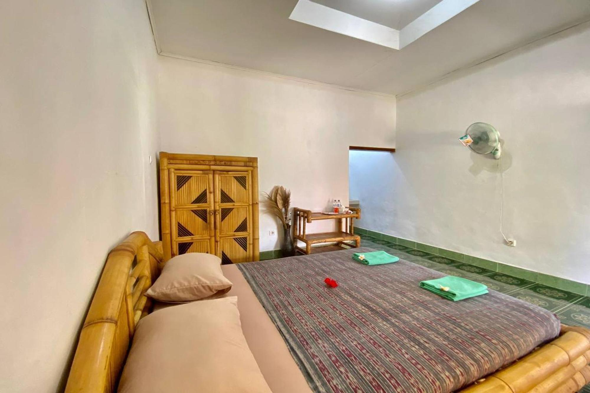 Duyung Rooms & Resto Gerupuk Бумбанг Экстерьер фото