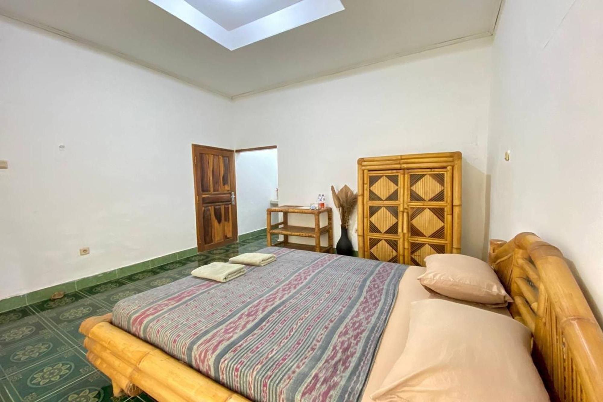 Duyung Rooms & Resto Gerupuk Бумбанг Экстерьер фото
