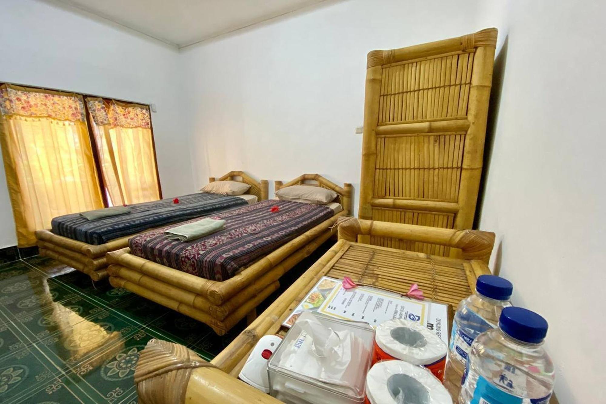 Duyung Rooms & Resto Gerupuk Бумбанг Экстерьер фото