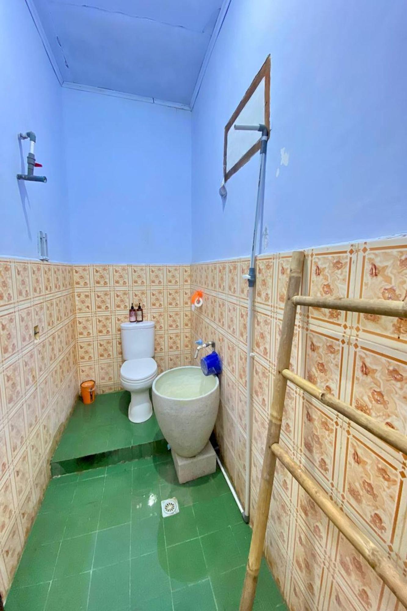 Duyung Rooms & Resto Gerupuk Бумбанг Экстерьер фото
