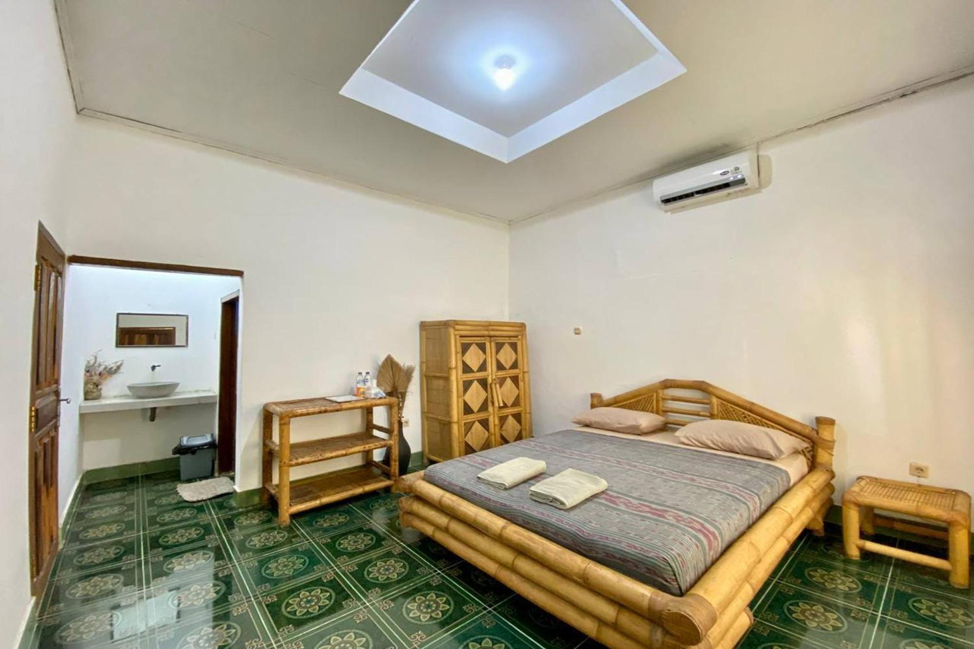 Duyung Rooms & Resto Gerupuk Бумбанг Экстерьер фото