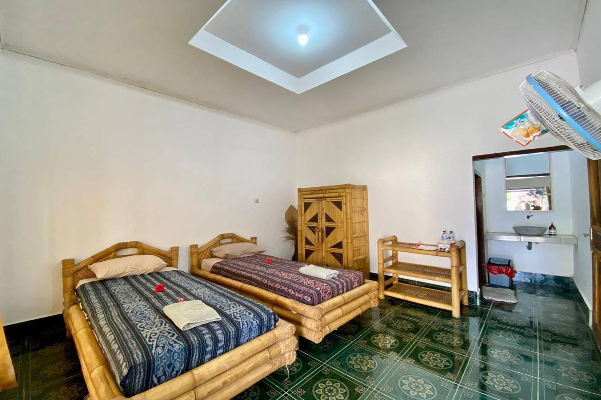 Duyung Rooms & Resto Gerupuk Бумбанг Экстерьер фото
