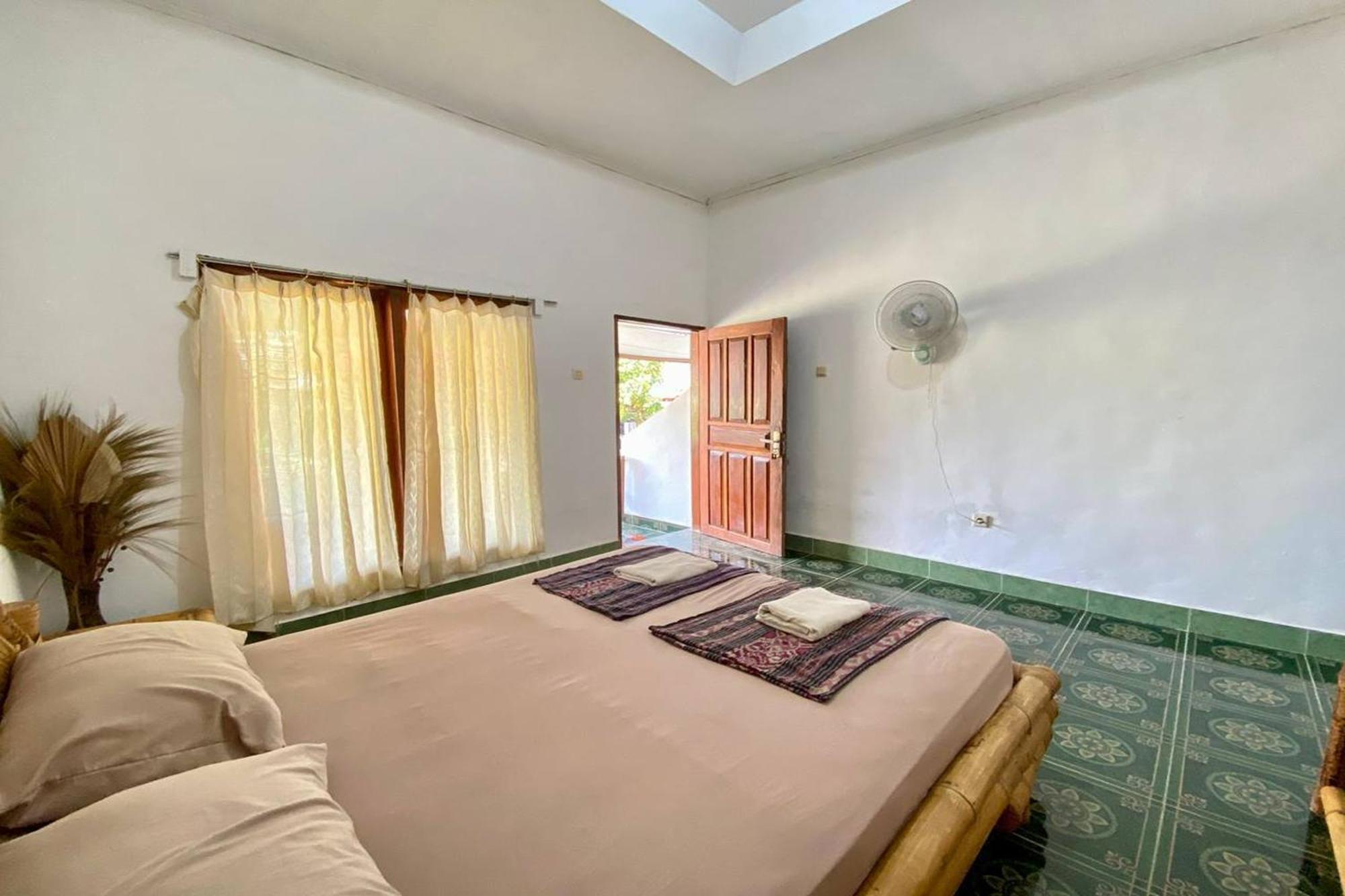 Duyung Rooms & Resto Gerupuk Бумбанг Экстерьер фото