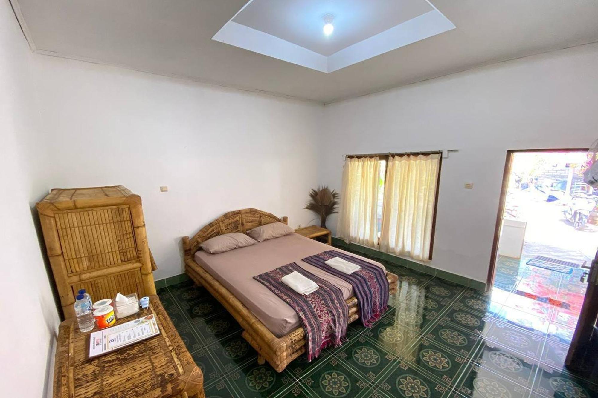 Duyung Rooms & Resto Gerupuk Бумбанг Экстерьер фото