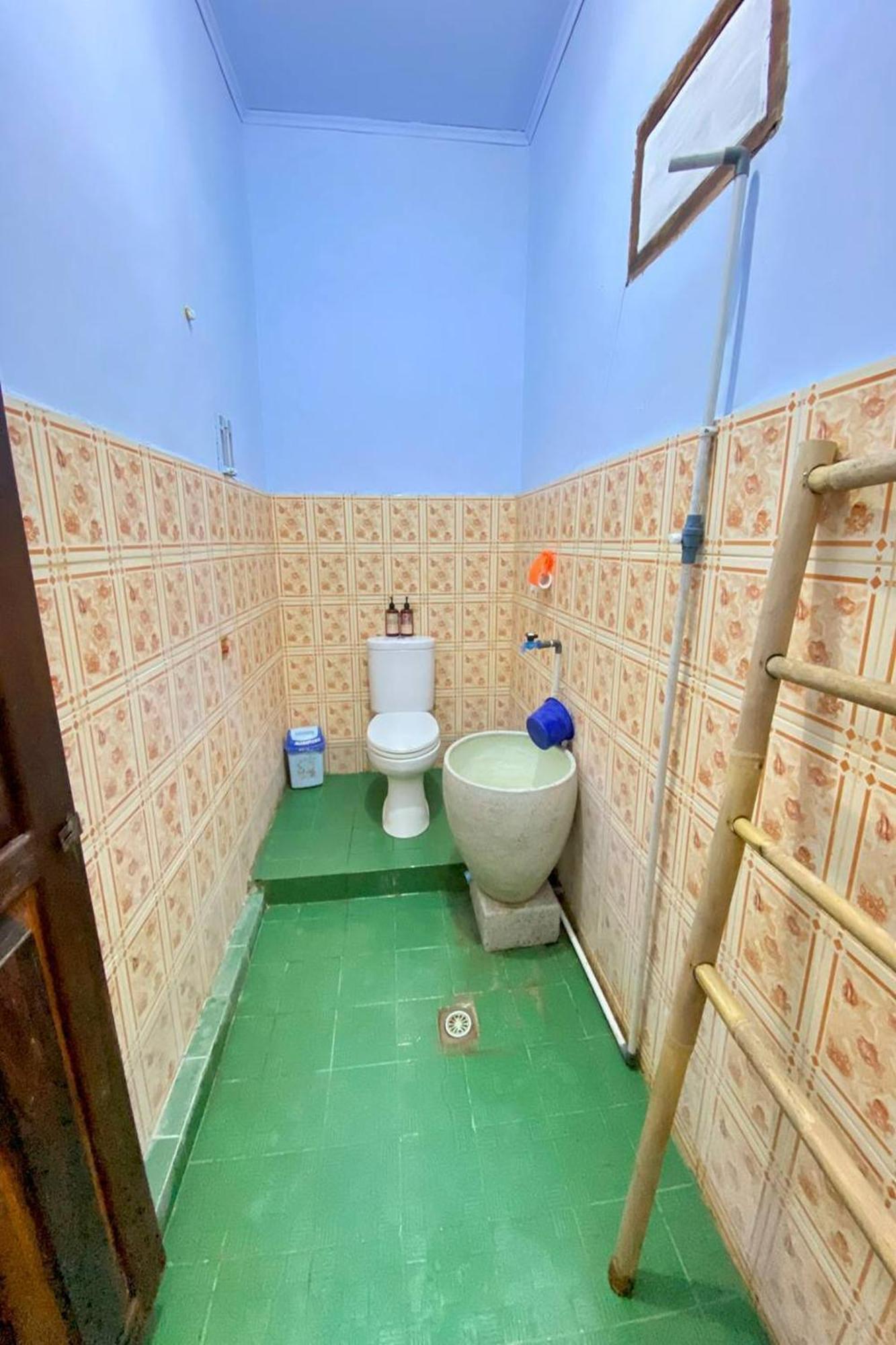Duyung Rooms & Resto Gerupuk Бумбанг Экстерьер фото